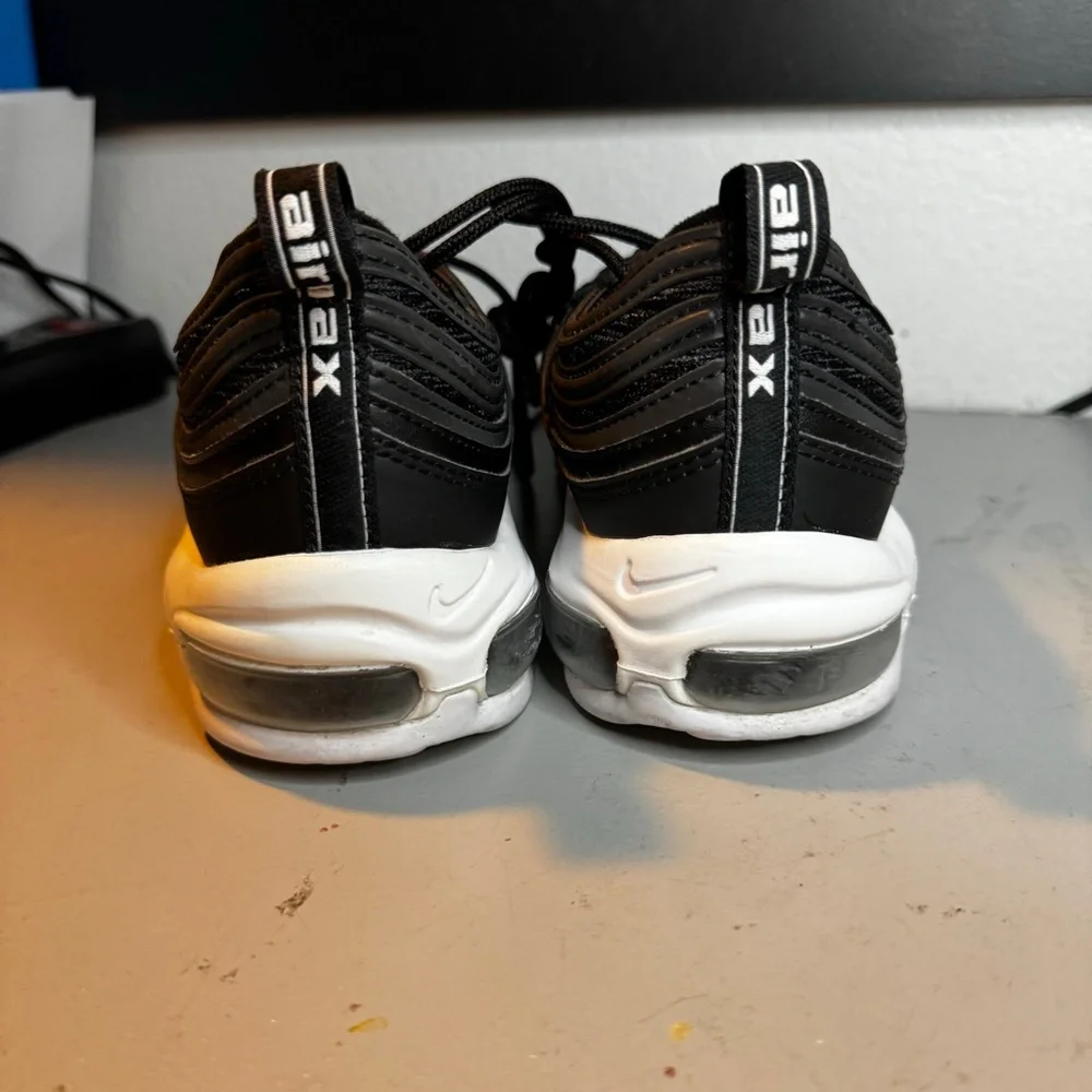 Nike - Picture 4 of 6